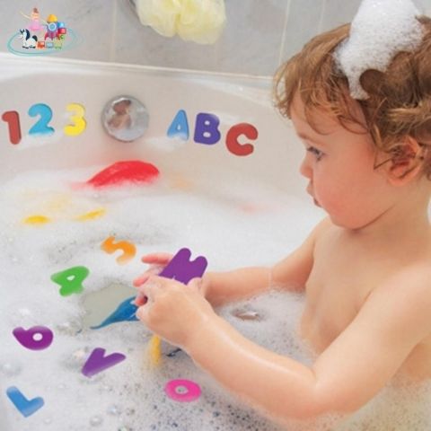 jeux-de-bain-bebe-assis