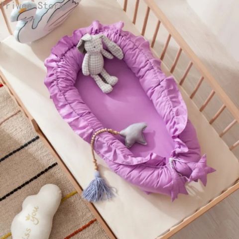 reducteur-de-lit-bebe-violet